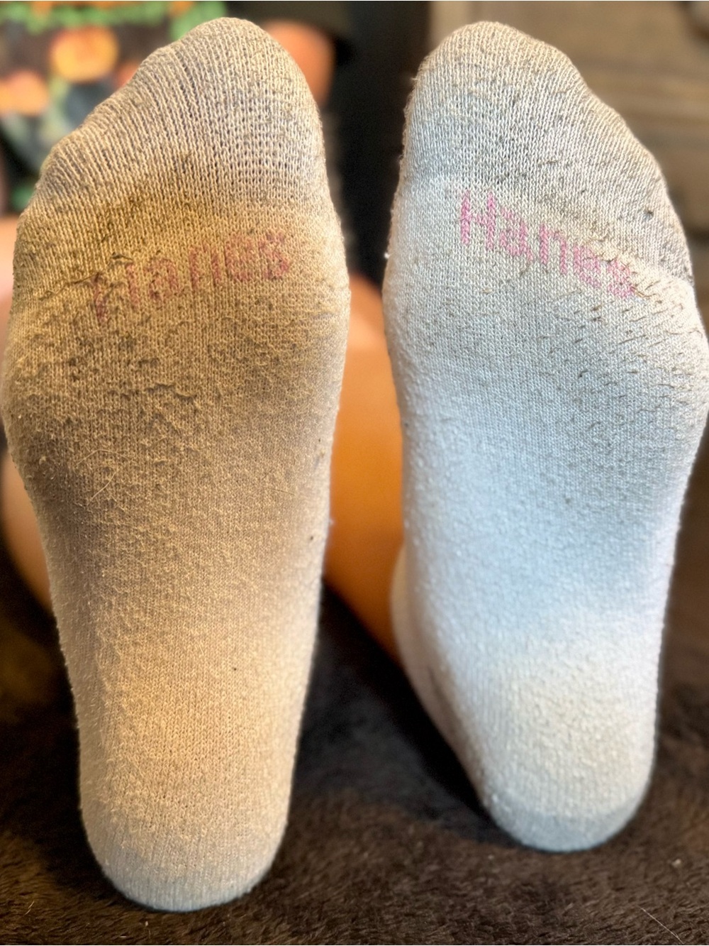 Used White Low-Cut Women's
Hanes Socks - Picture 3 of 3